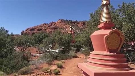 Kalyānamitrāya-Stupa, En Mystisk Spegling av 900-talets Konst!